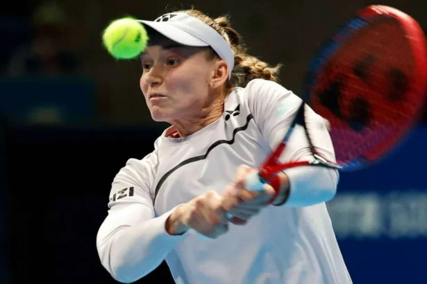 Rybakina își asigură locul 1 la final de an după victoria cu Putintseva la Tokyo