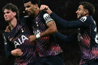 Tottenham, cu 10 oameni, egalează pe final la Manchester United