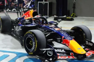 Verstappen ia pole position în fața lui Russell la sprintul din Singapore