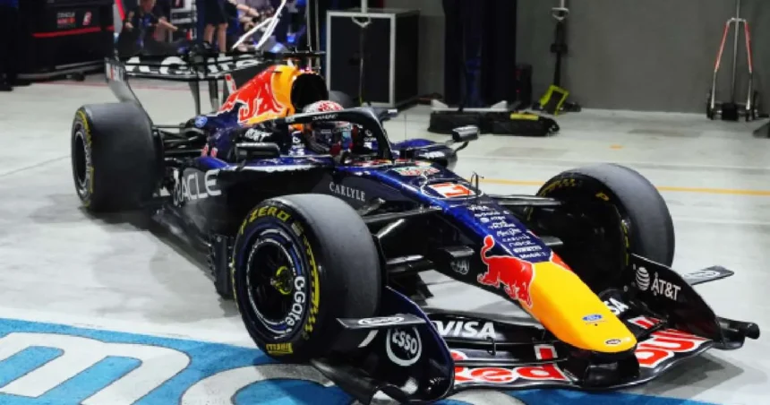 Verstappen ia pole position în fața lui Russell la sprintul din Singapore