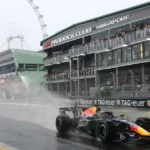Verstappen îl bate pe Hamilton în sprintul din Singapore după accidentul lui Russell