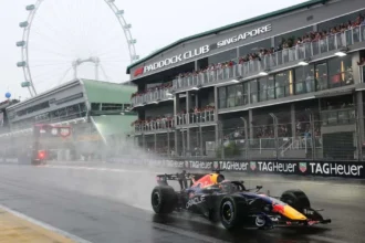 Verstappen îl bate pe Hamilton în sprintul din Singapore după accidentul lui Russell